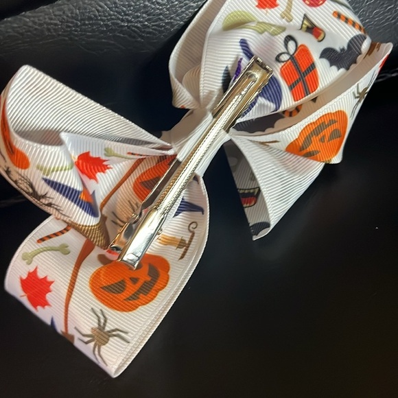 NWOT Halloween Bow With Clip - Picture 2 of 3